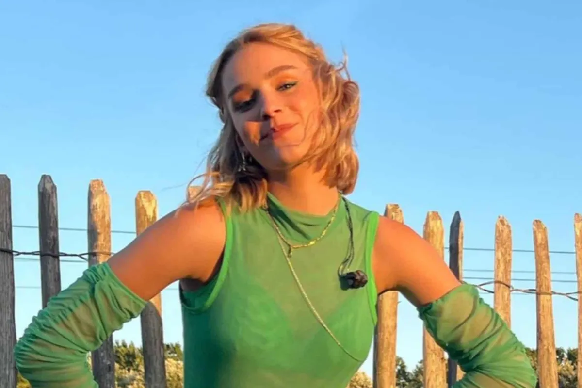 Pommelien Thijs lokt massaal veel reacties met nieuwe videoclip: "Sexy hoor"