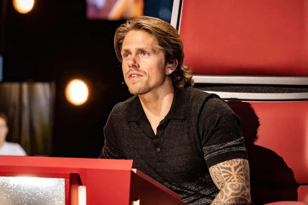 Zanger André Hazes ziet er plots helemaal anders uit en showt compleet nieuwe look
