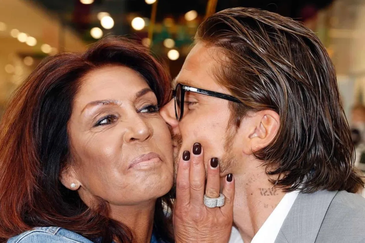 Bom tussen André Hazes en mama Rachel eindelijk gebarsten? "Vast een boodschap aan z'n moeder"
