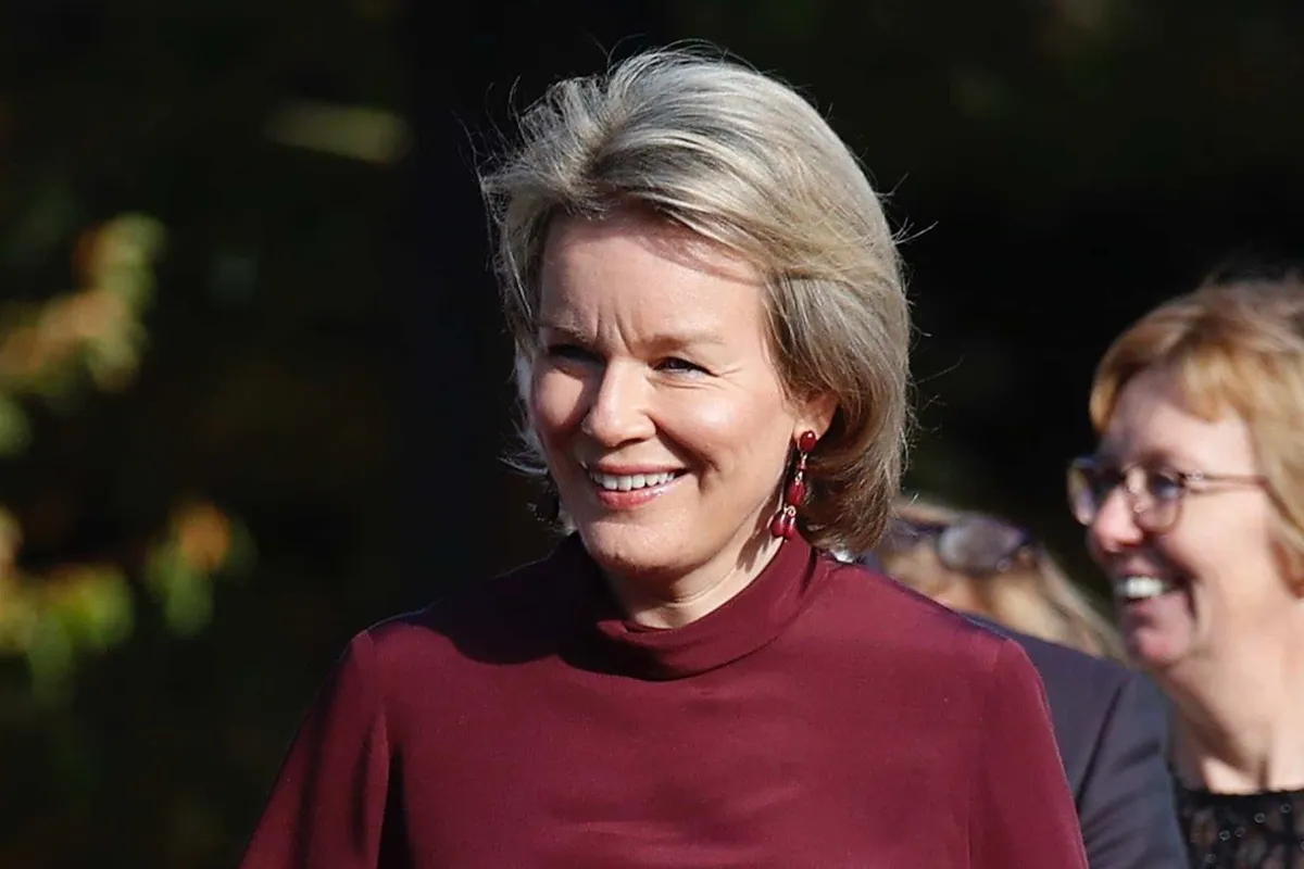Zo zag je koningin Mathilde (50) nog nooit: Paleis deelt ongeziene foto's uit de oude doos