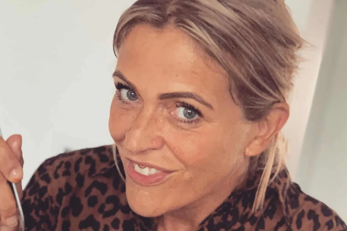 Karen Damen verbluft iedereen met foto van haar knappe mama: "Daar komen je looks vandaan"