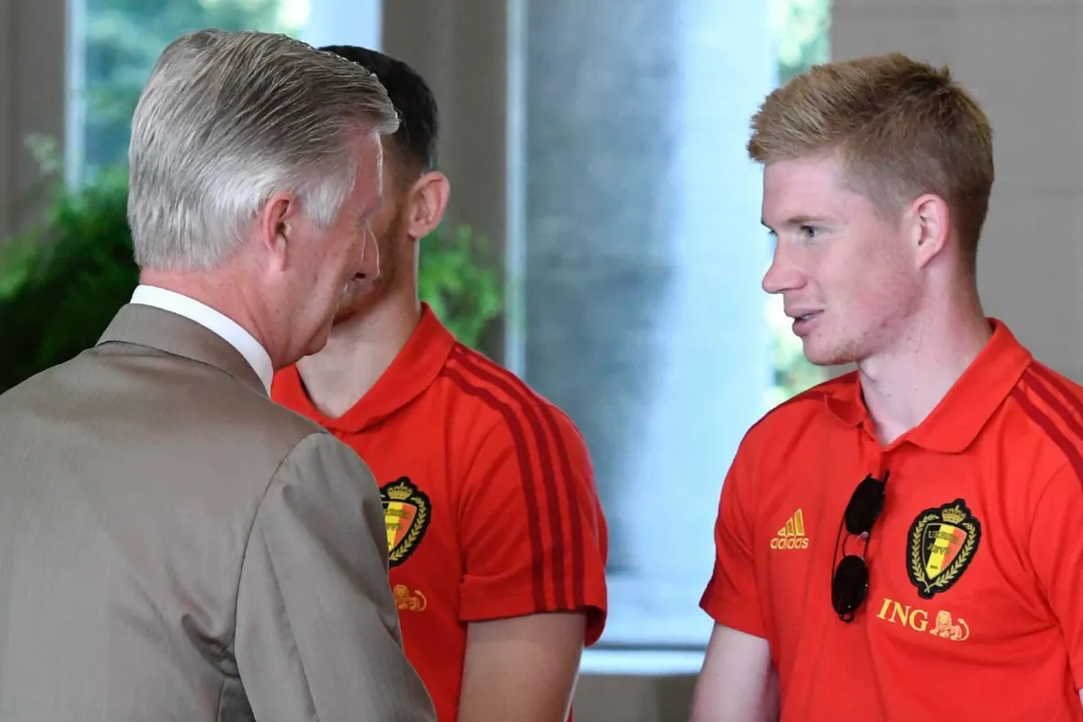 Koning Filip gaat viraal met hilarisch promofilmpje voor de Rode Duivels: "Hij liet zelfs tattoo zetten"