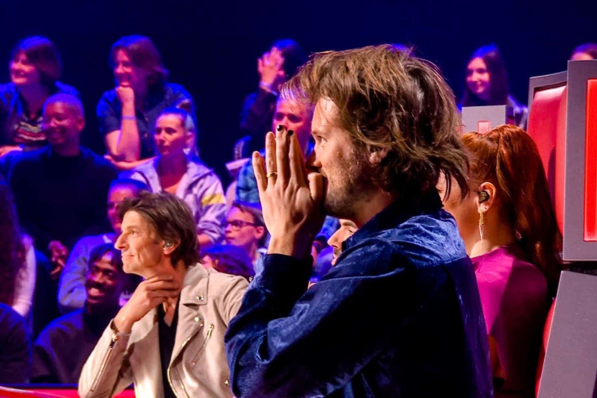 Zeer emotioneel moment in 'The Voice': Janine Bischops in tranen na optreden van kleindochter Kaat