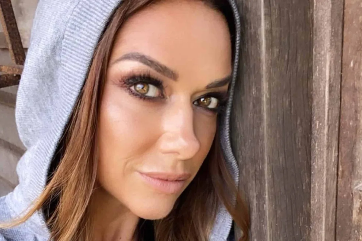 Valerie De Booser doet haar kleren uit en laat Instagram bijna crashen met foto's van volle boezem