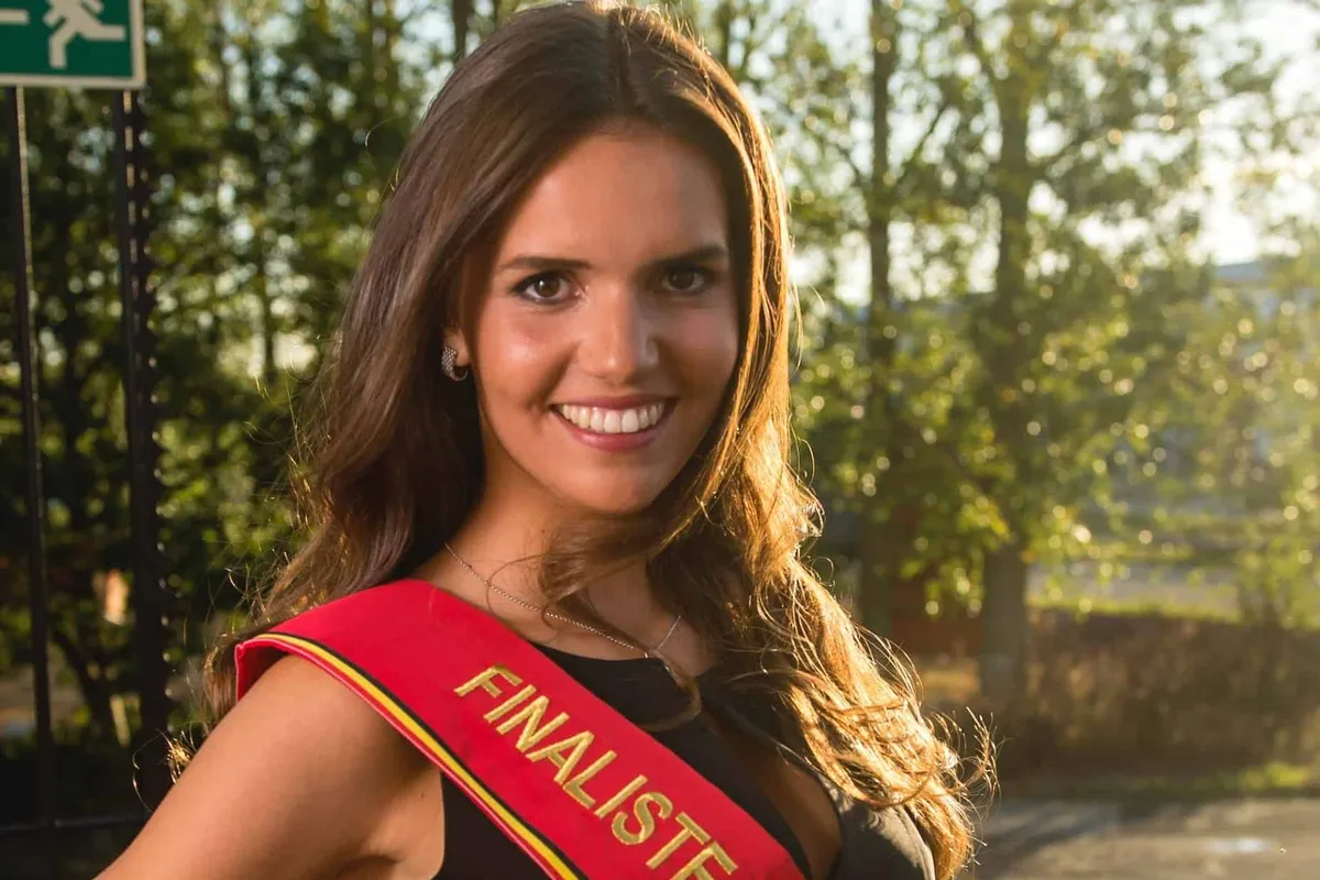 Romanie Schotte deelt magnifieke beelden van haar pasgeboren tweeling: "Mama van drie"