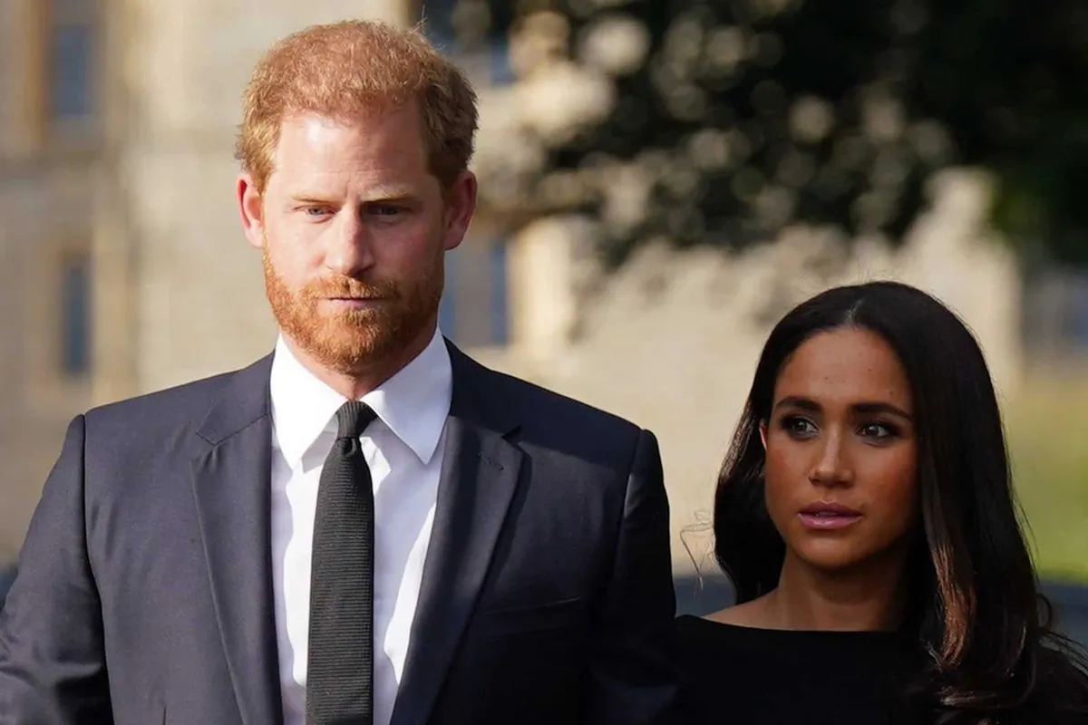 Eindelijk onthuld: dit is de echte reden van Meghan Markles afwezigheid op de kroning van koning Charles