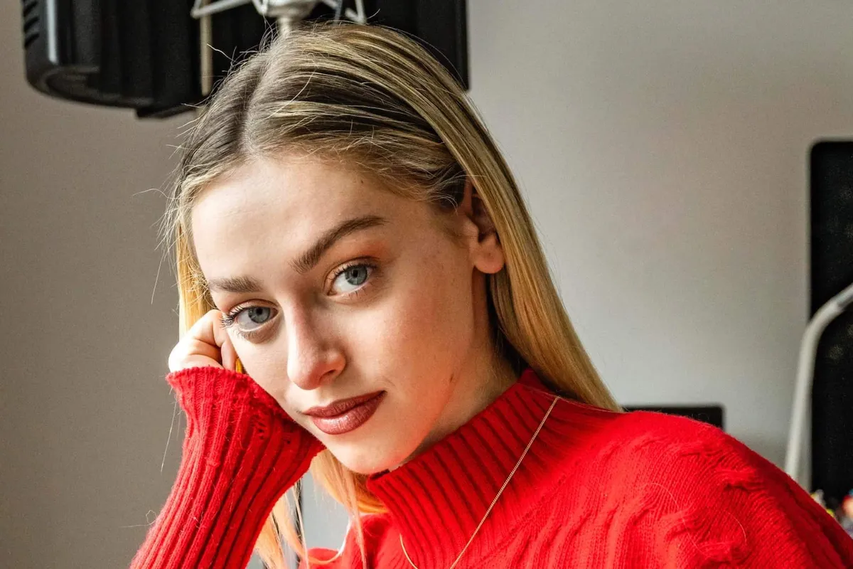 Zangeres Camille Dhont wordt plots overladen met kritiek: dit is er aan de hand