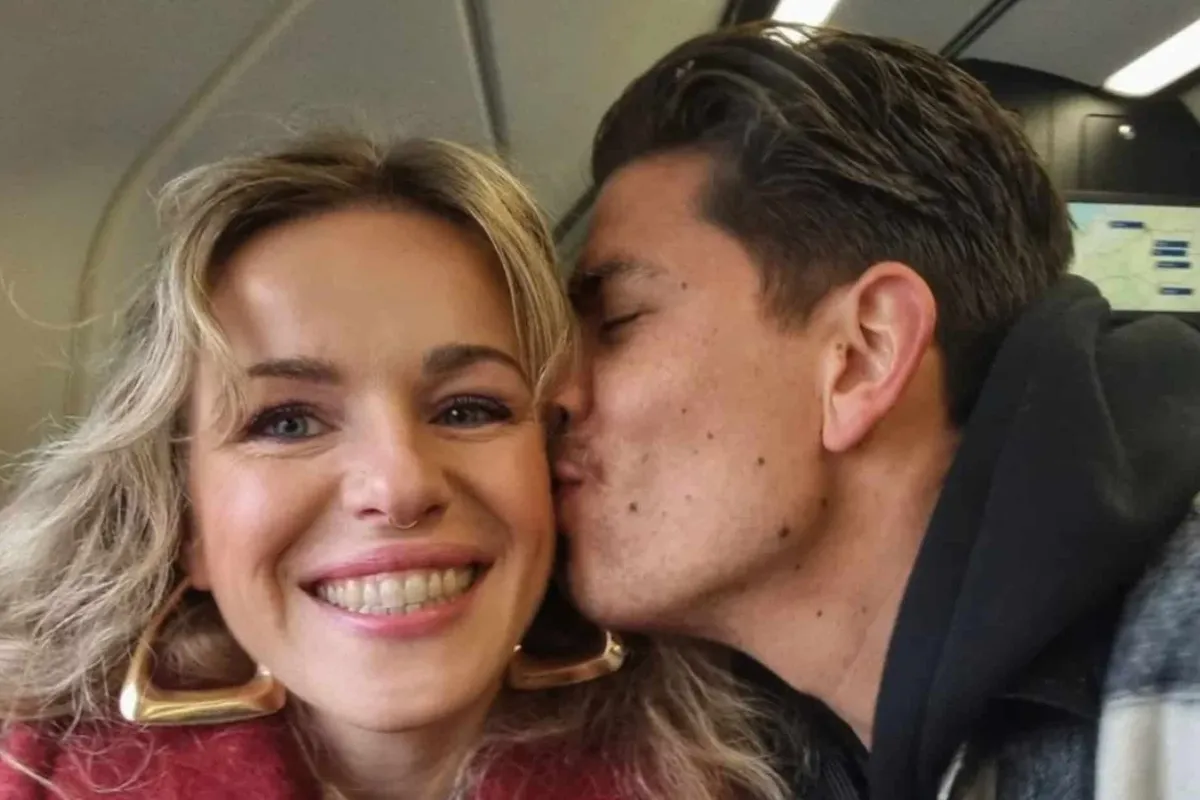 Josje Huisman deelt magnifieke foto's met haar vriend en maakt prachtig nieuws bekend: "Dikke proficiat!"