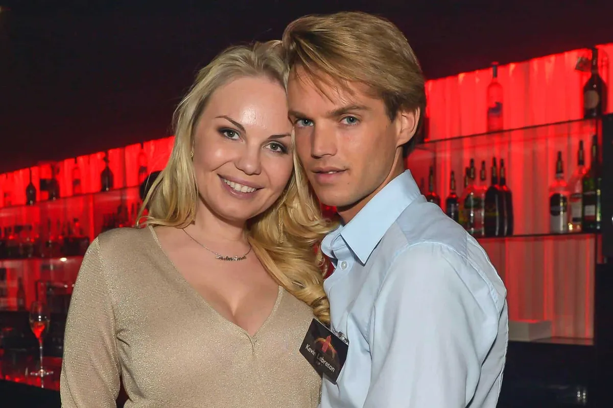 Lesley-Ann Poppe en haar man Kevin kondigen zeer heuglijk nieuws aan: "Proficiat!"