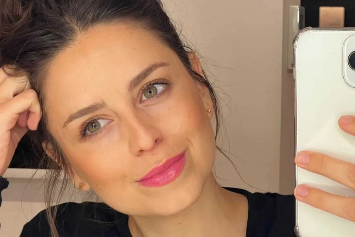 Lynn Van den Broeck laat wel heel veel bloot zien en doet Instagram bijna crashen: "Wauw!"