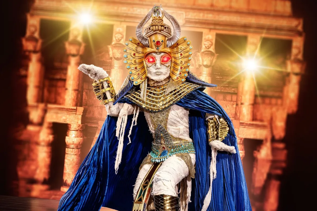 'The Masked Singer' maakt nieuw pak bekend en lost meteen eerste song: "Dat is sowieso zij!"