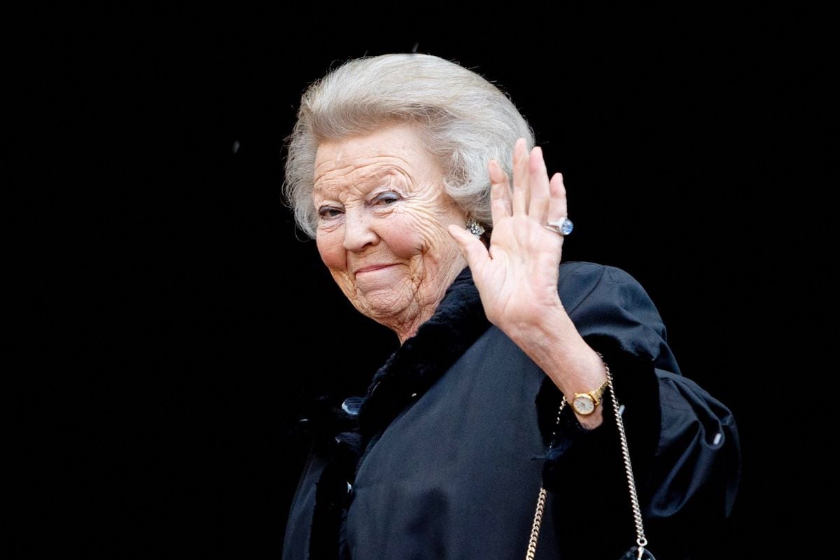 Prinses Beatrix (85) van Nederland belandt met spoed in het ziekenhuis