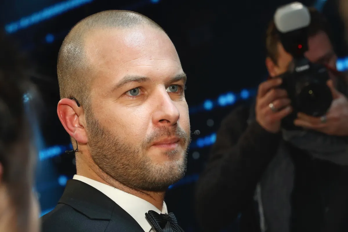 Zanger Stan Van Samang compleet gebroken na verlies dierbare: "Voor altijd in mijn hart"