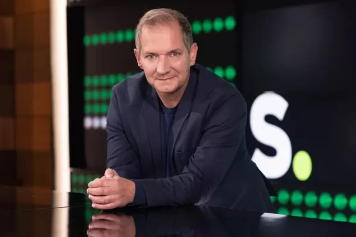 Karl Vannieuwkerke stelt zijn knappe dochter voor, die al 18 jaar geworden is