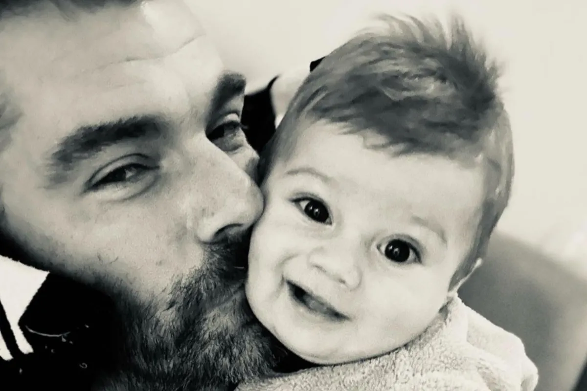 Om van te smelten: Kobe Ilsen deelt wondermooi kiekje van zoontje Magnus in de sneeuw