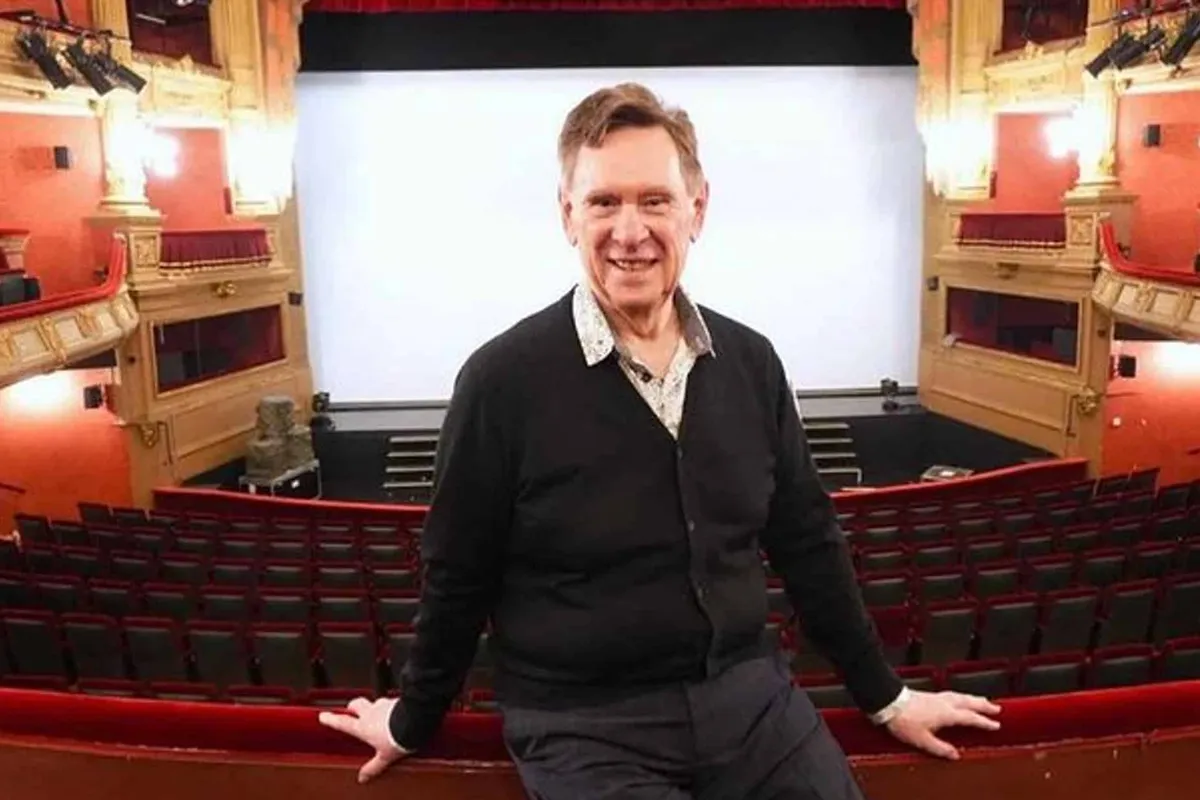 Na delicate operatie heeft Koen Crucke opnieuw slecht nieuws te melden over zijn oog: “Stomme kop”