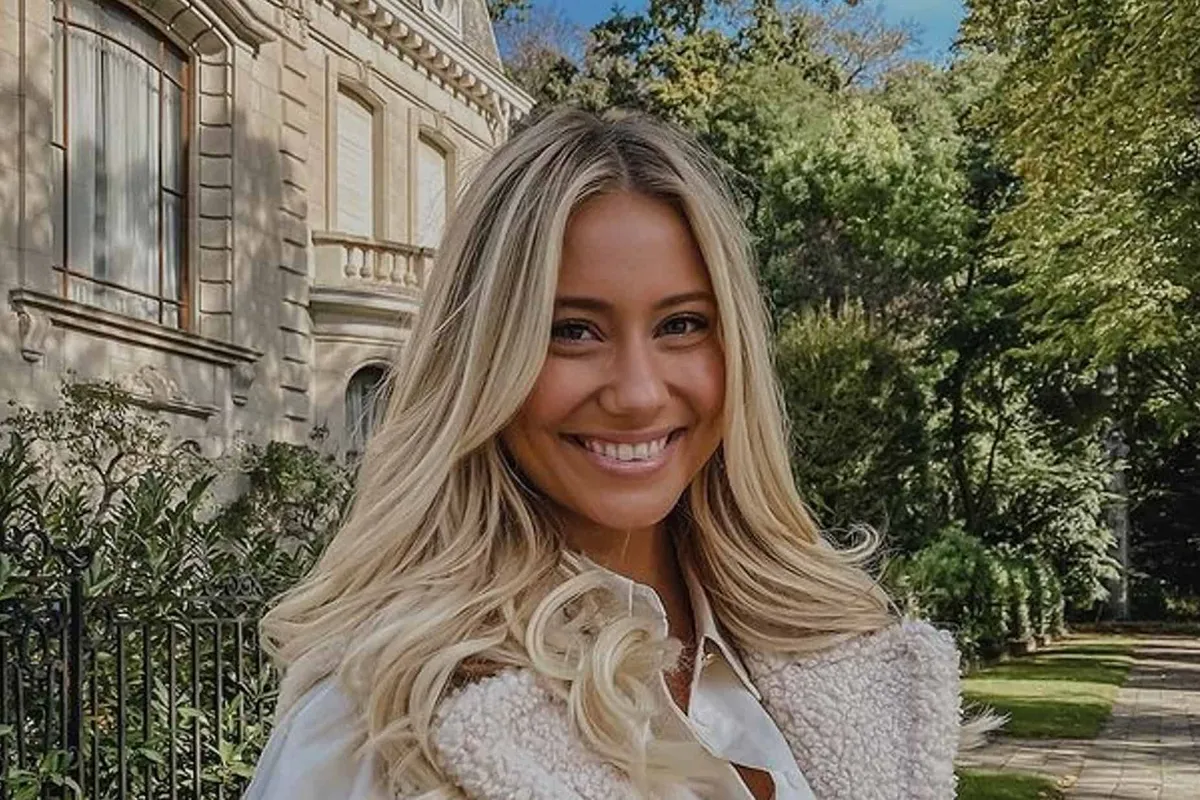 Ex-Miss België Celine Van Ouytsel verbluft al haar volgers in een erg strak topje: "Adembenemend"