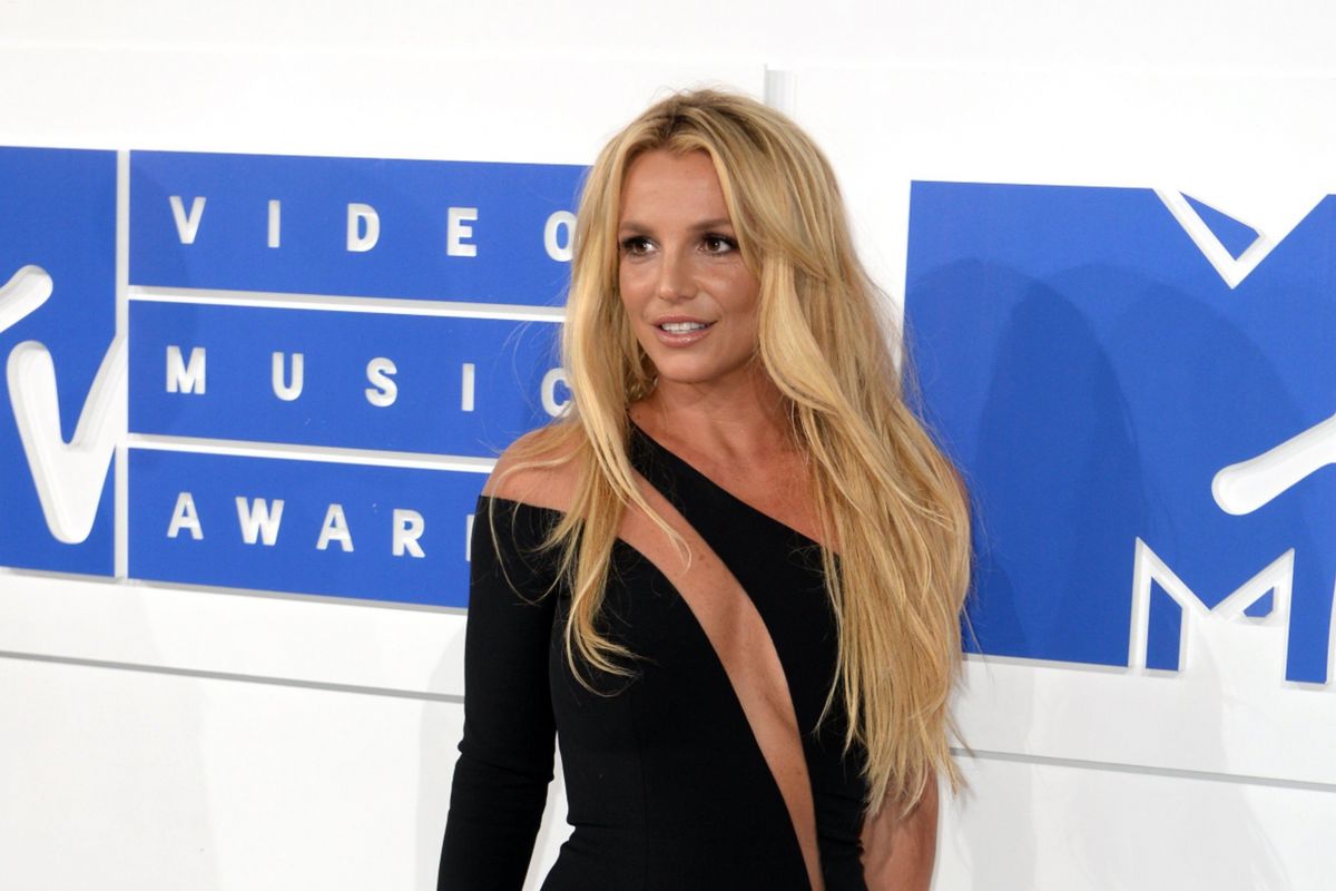 Britney Spears poseert helemaal naakt in bad mét seksuele opmerking: "Ik hou ervan"