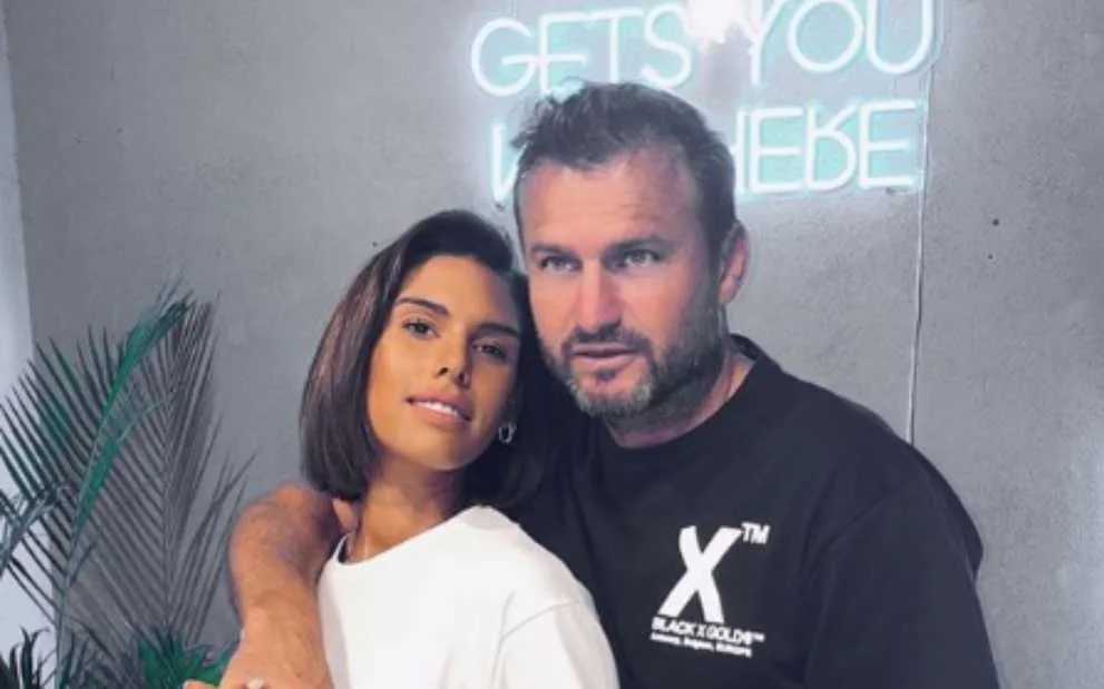 Natassia Van Kerkvoorde, mevrouw Wout Bru, schittert in bikini