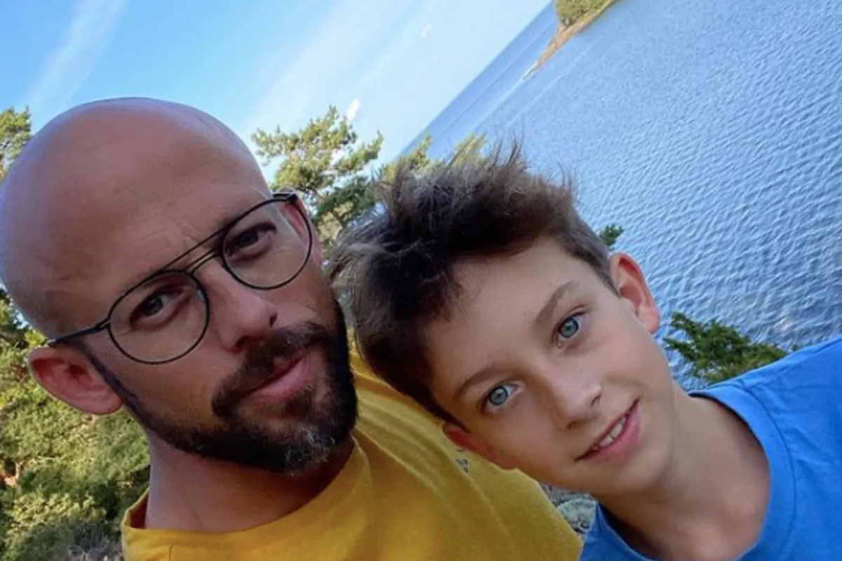 Stress slaat toe bij Beau, de zoon van Staf Coppens: “Hij is hier heel bang voor”