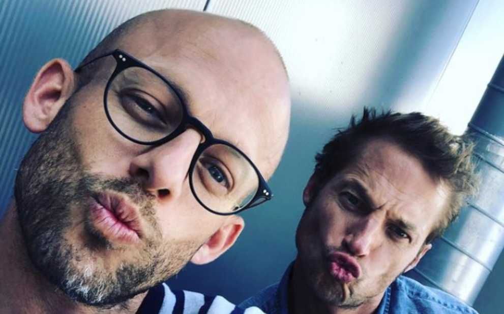 Mama Agnes staat haar mannetje tussen Staf en Mathias Coppens: “Zeg, apenkoppen!”