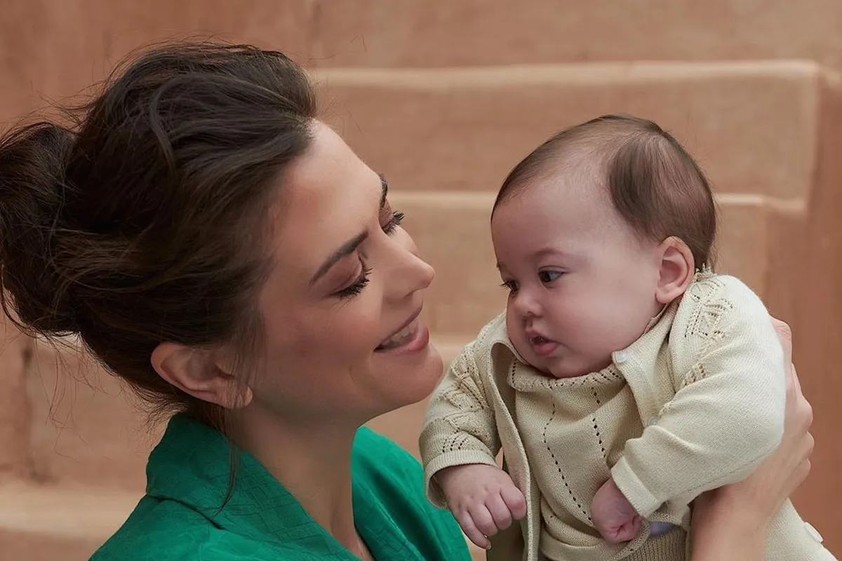 Iedereen merkt hetzelfde op aan de nieuwe foto van Astrid Coppens met haar dochtertje Joey-Lee
