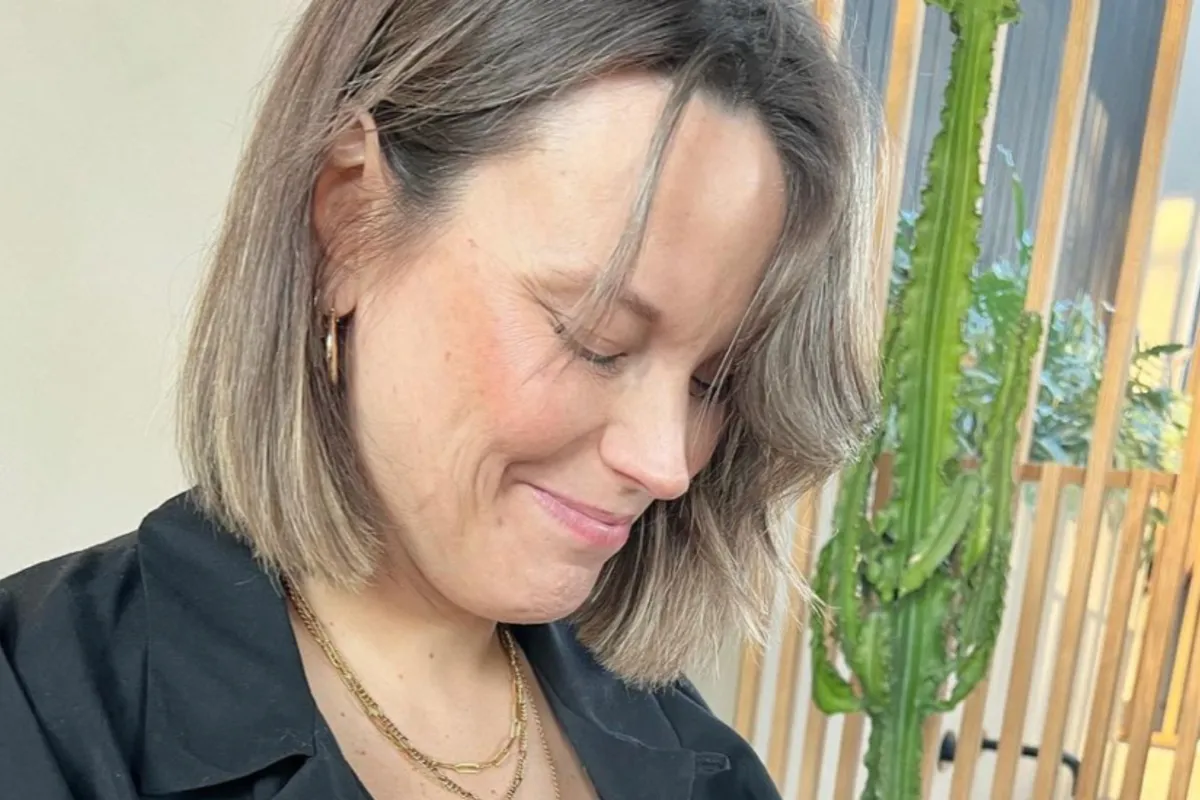 Qmusic-dj Jolien Roets post magnifieke foto met pasgeboren dochtertje: "Wat een prachtig kindje"