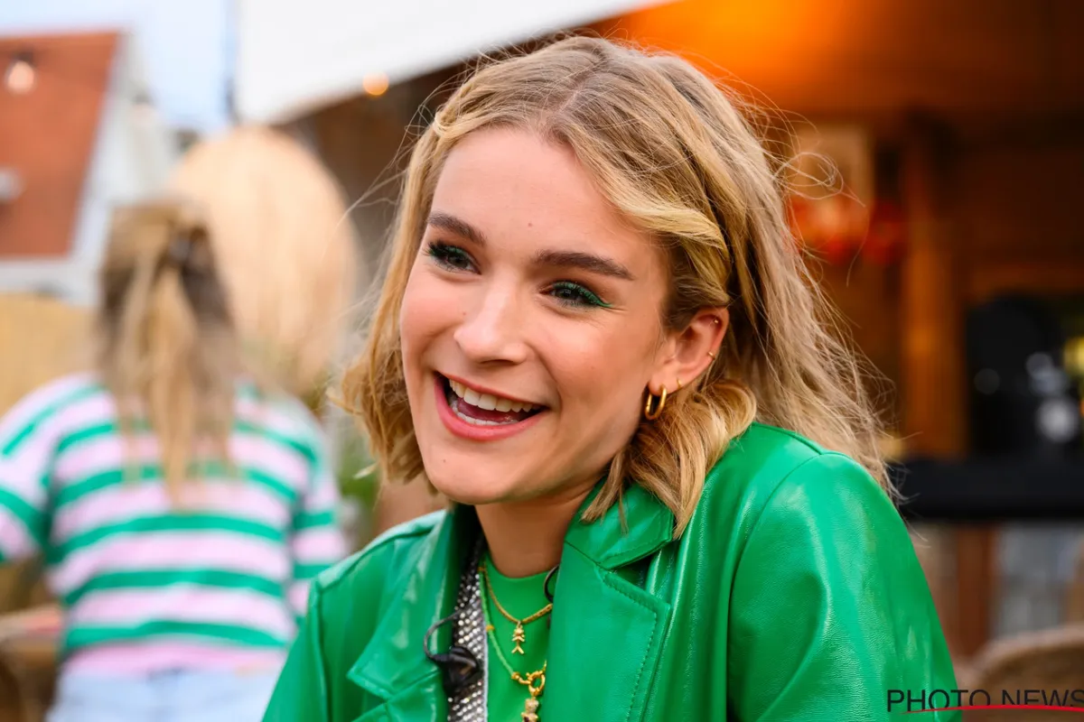 Pommelien Thijs overstelpt met reacties nadat ze heuglijk nieuws bekendmaakt: "Wauw, proficiat!"