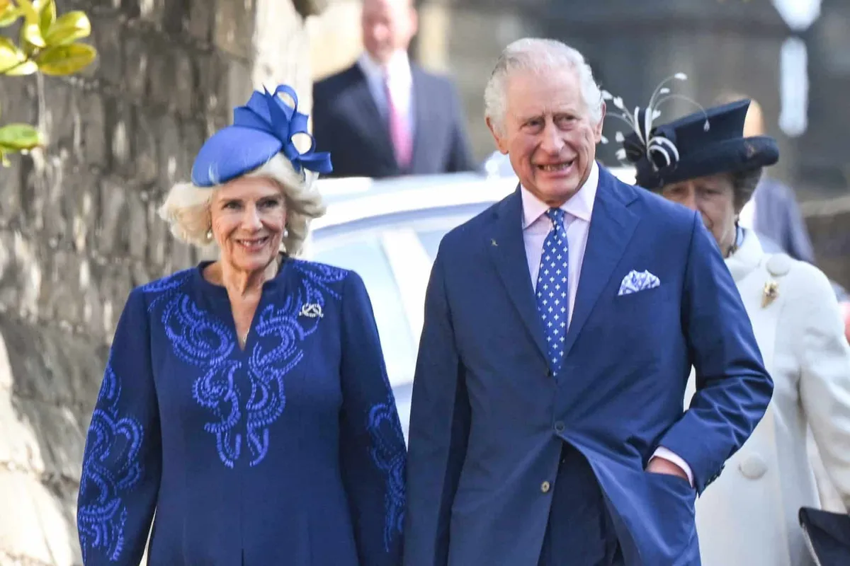 Camilla Parker en koning Charles zwaar onder vuur: "Dit is een totaal gebrek aan respect voor prinses Diana"