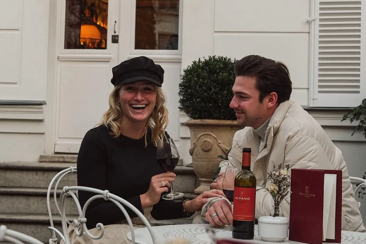 Iedereen merkt hetzelfde op aan nieuwe foto van Julie Vermeire en haar vriend Laurins