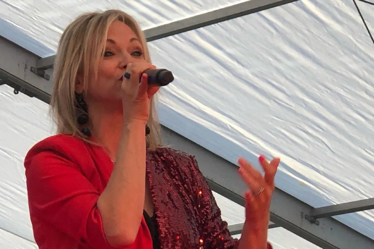 "Prachtvrouw!": Zangeres Laura Lynn stelt plots haar nieuwe look voor