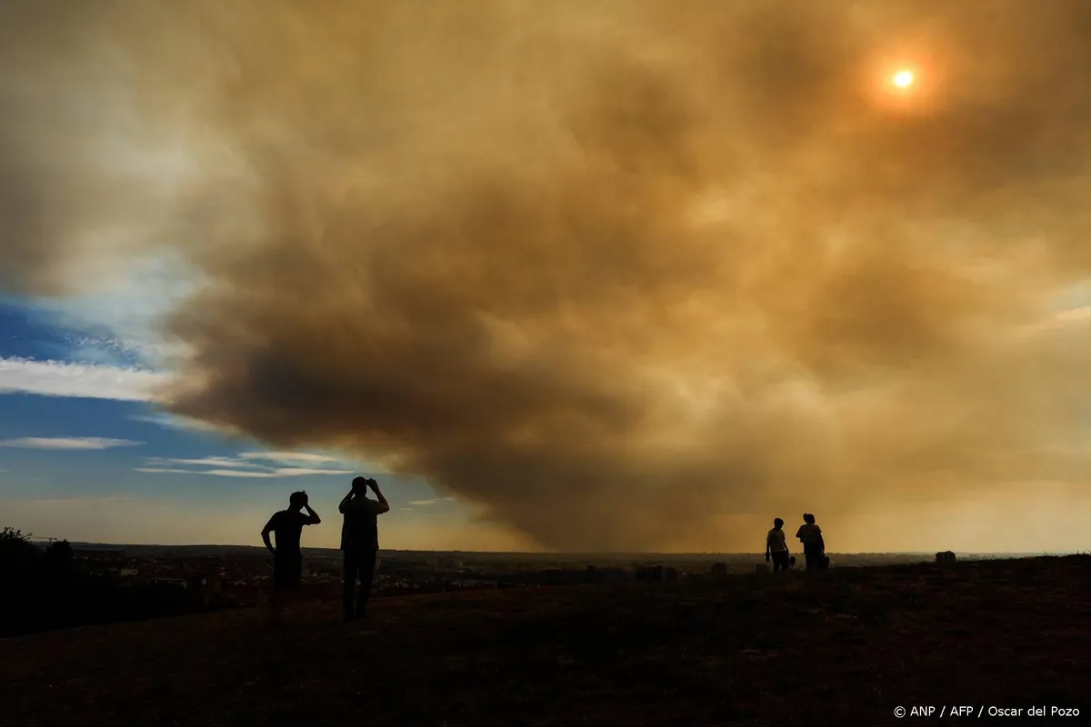 Rookwolk van grote brand bedreigt Madrid