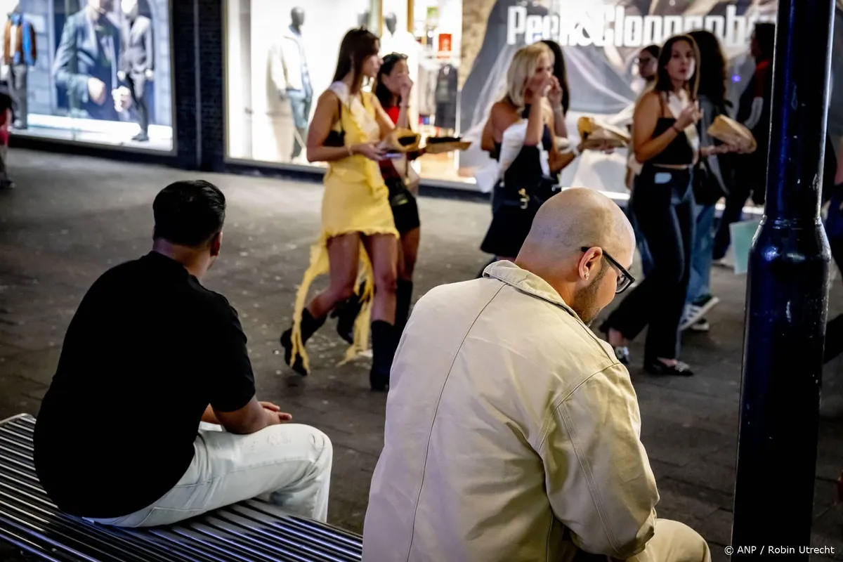 CBS: bijna helft jonge vrouwen loopt soms om voor veiligheid