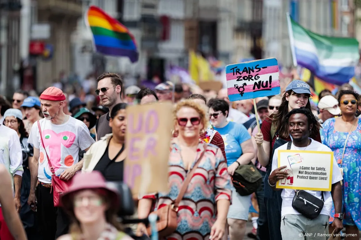 Duizenden deelnemers aan rustig verlopen Pride Walk Amsterdam