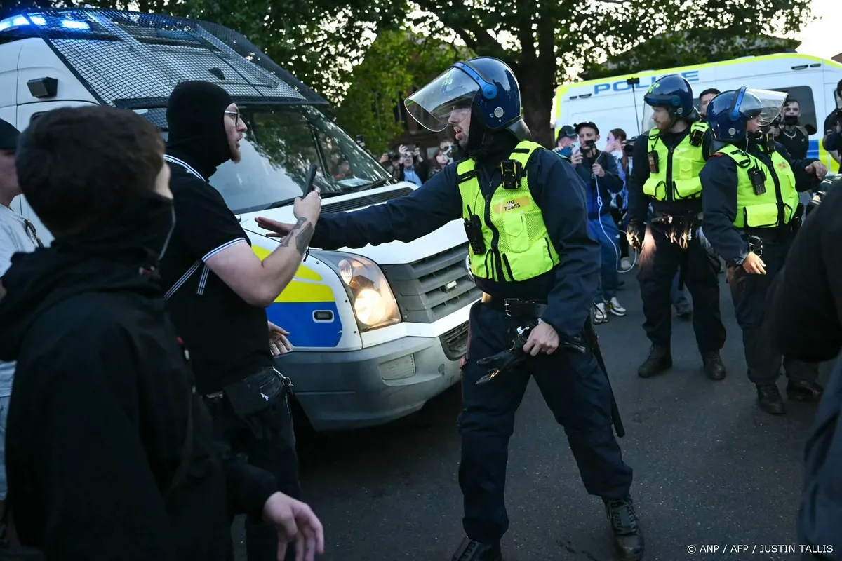 Opnieuw geweld bij protest tegen migrantenhotel buiten Londen
