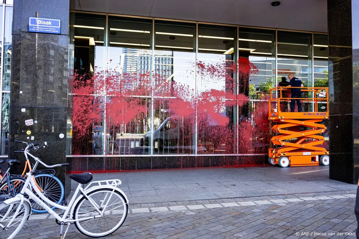 Pro-Palestijnse activisten bekladden kantoor Allianz in Rotterdam