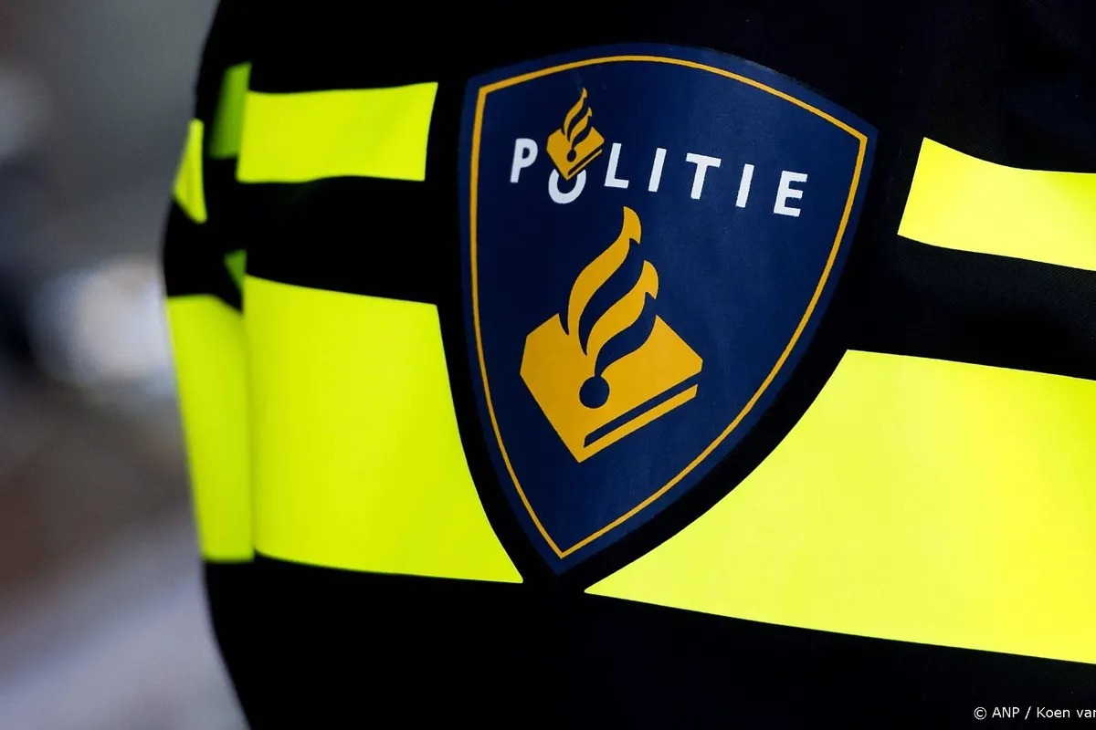 Politiemedewerker eenheid Oost-Nederland aangehouden