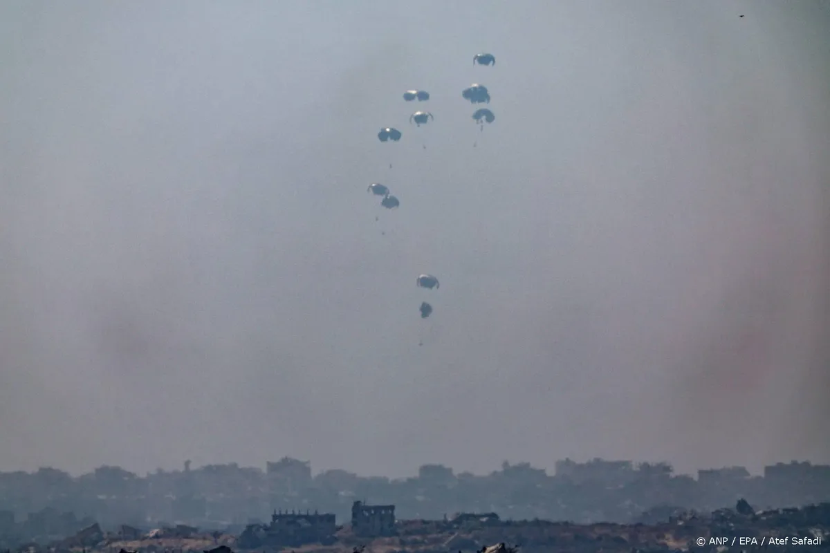 Jordanië en VAE leveren 25 ton hulpgoederen via lucht aan Gaza