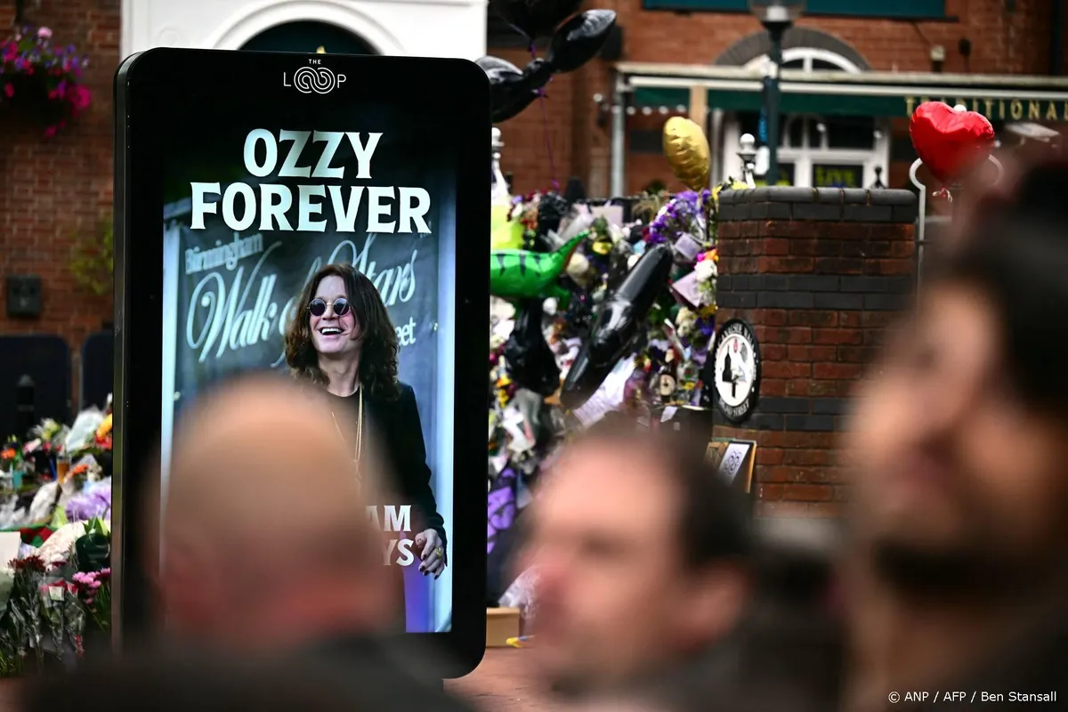 Tienduizenden nemen in Birmingham afscheid van Ozzy Osbourne