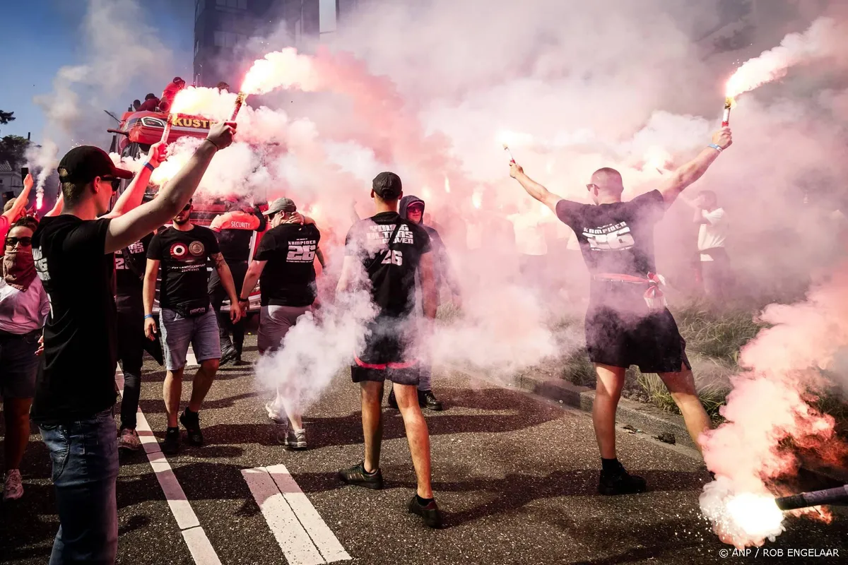 Politie brengt verdachten rellen PSV-feest herkenbaar in beeld