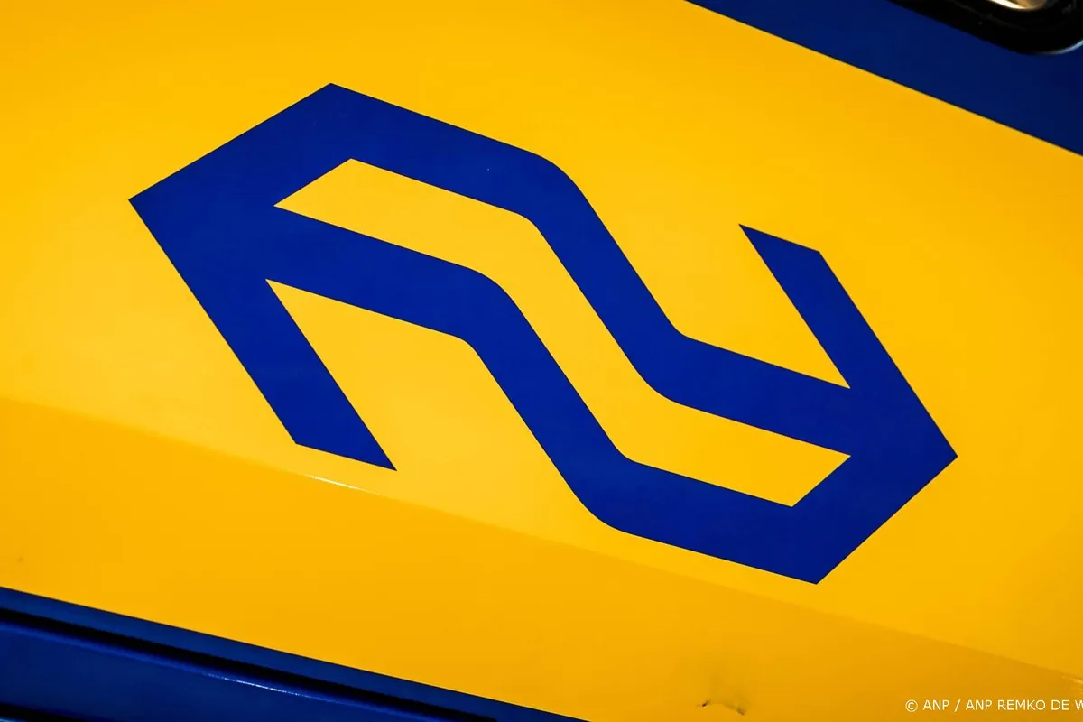 Geen treinen tussen Utrecht en Arnhem door boom op spoor