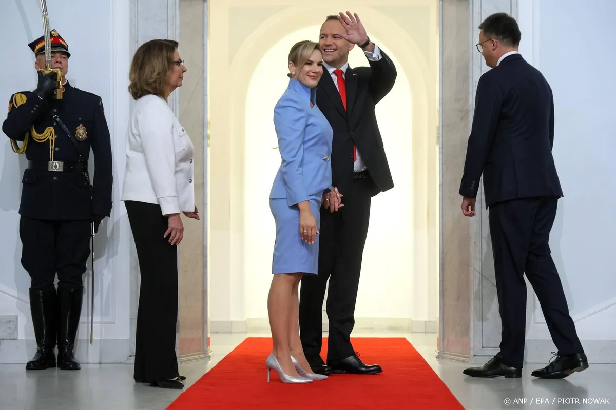 Conservatieve Nawrocki beëdigd als president van Polen