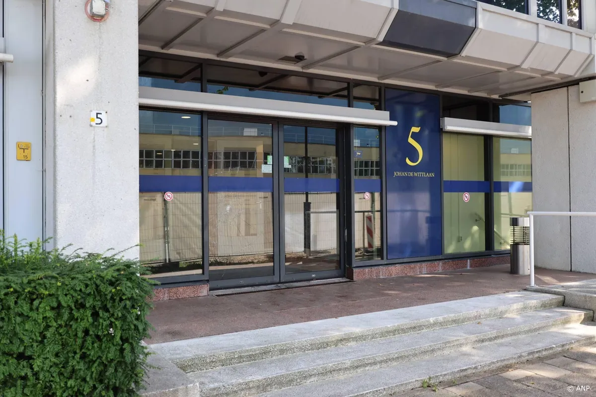 Ingang Israëlische ambassade in Den Haag vernield en beklad