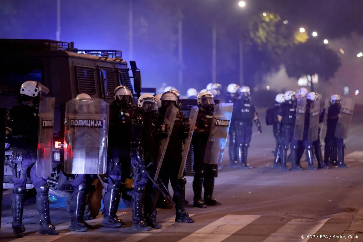 Demonstranten stichten brand in kantoor regeringspartij Servië