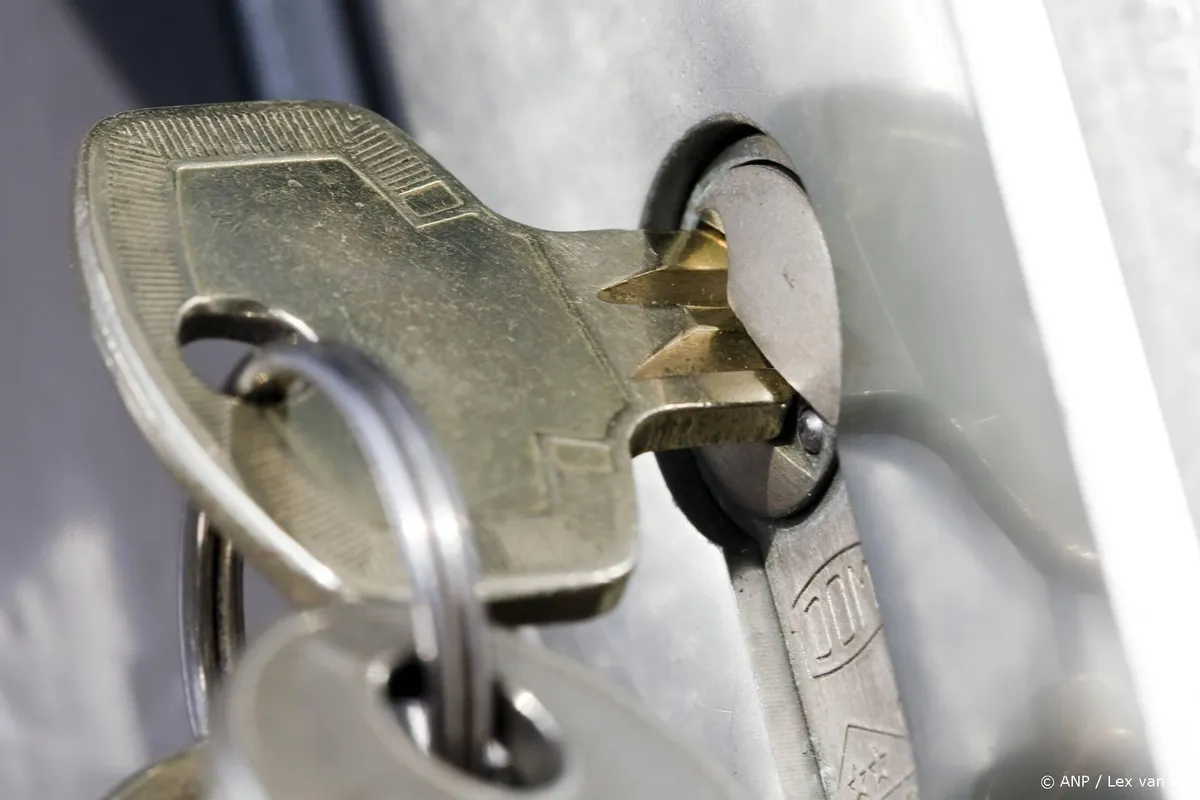 65-plussers vertrouwen sleutel vaker toe aan buren bij vakantie