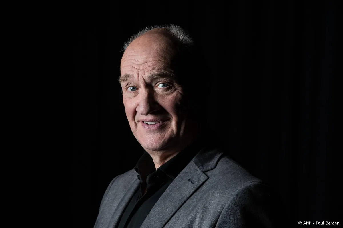 Henk Poort zingt Wilhelmus in aanloop naar F1-race in Zandvoort