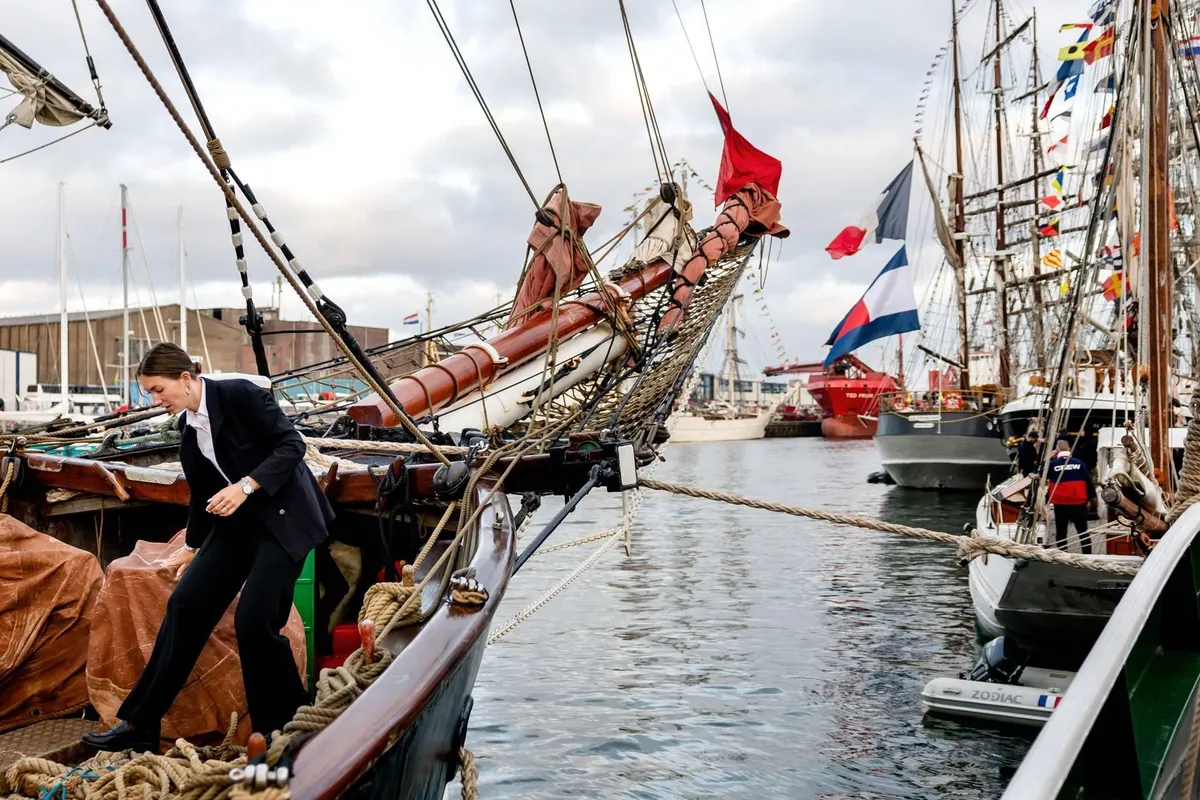 Eerste schepen verlaten kade IJmuiden voor deelname SAIL-In
