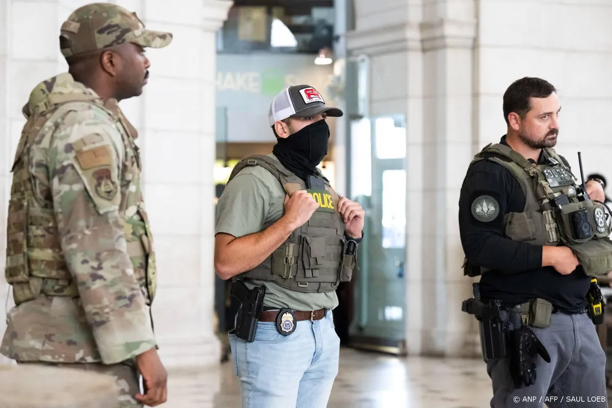 Trump gaat mee op patrouille met leger en politie in Washington