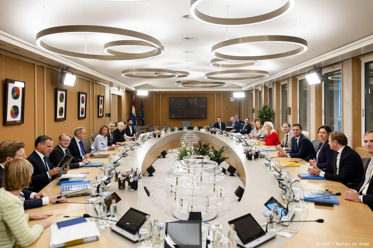 Ministerraad loopt verder uit, persconferentie Schoof uitgesteld