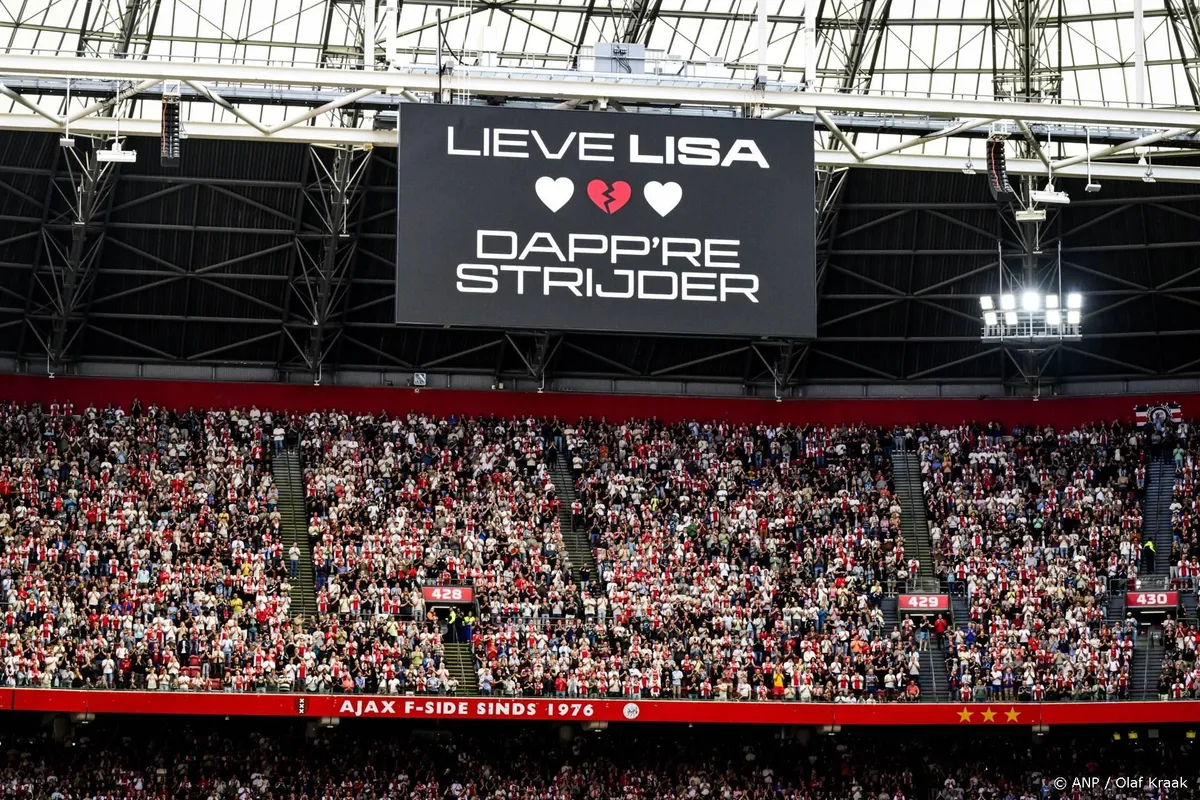 Ajax en Heracles Almelo applaudisseren voor Lisa